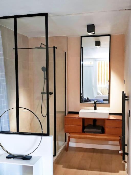 Elegant 48sqm Eiffel - View & Large Terrace Paris